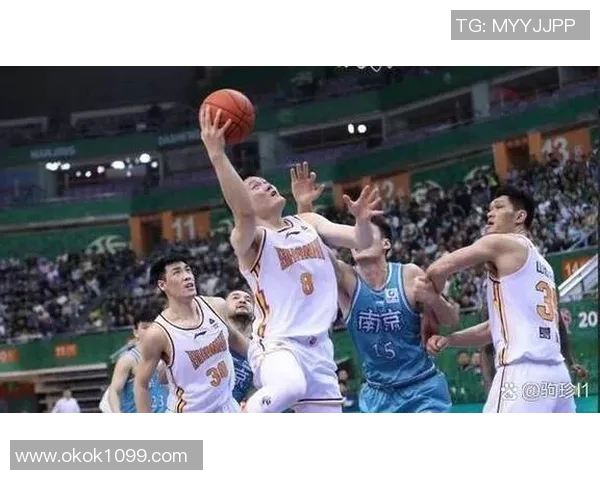 武汉篮球队的灵活性揭秘：从战术到球员的多样化探索